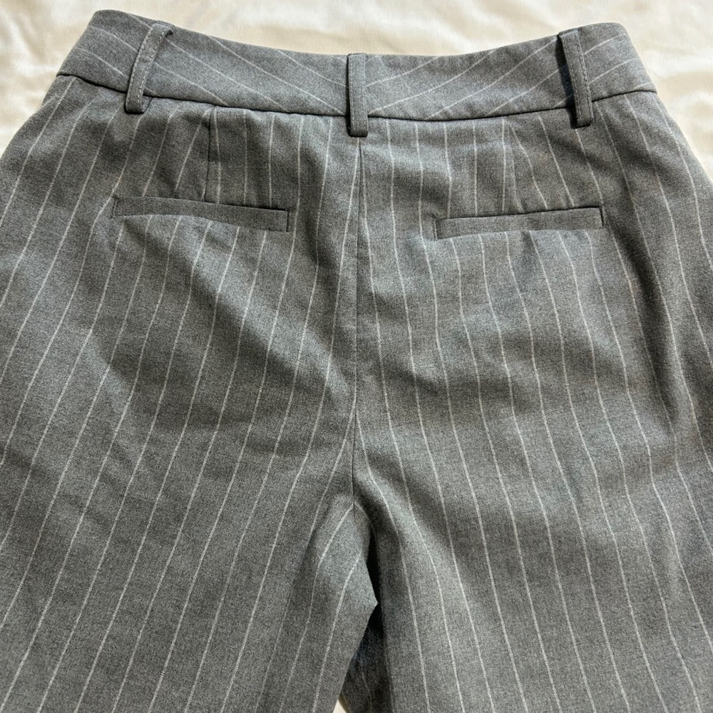 Banana Republic Grey Pinstripe Pleated Cuffed Trousers Size 0 Workwear Pants - Picture 3 of 12